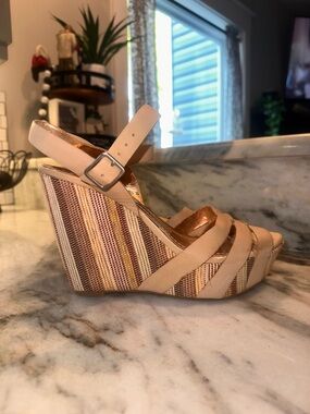 BCBGeneration Size 9 Beige Strappy Wedge Sandals